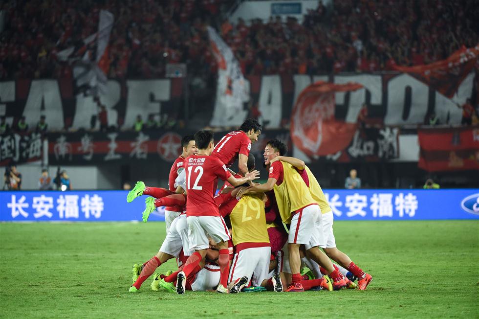 足球国足队长发声：我们不会放弃任何一场比赛（国足队长表态：每一场比赛我们都会全力以赴）